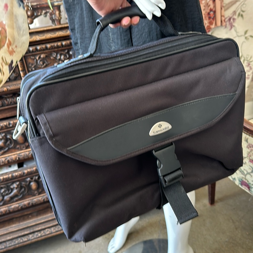 Samsonite portfolio Genuine brand not used Black Fir Laptop case Documents Brief